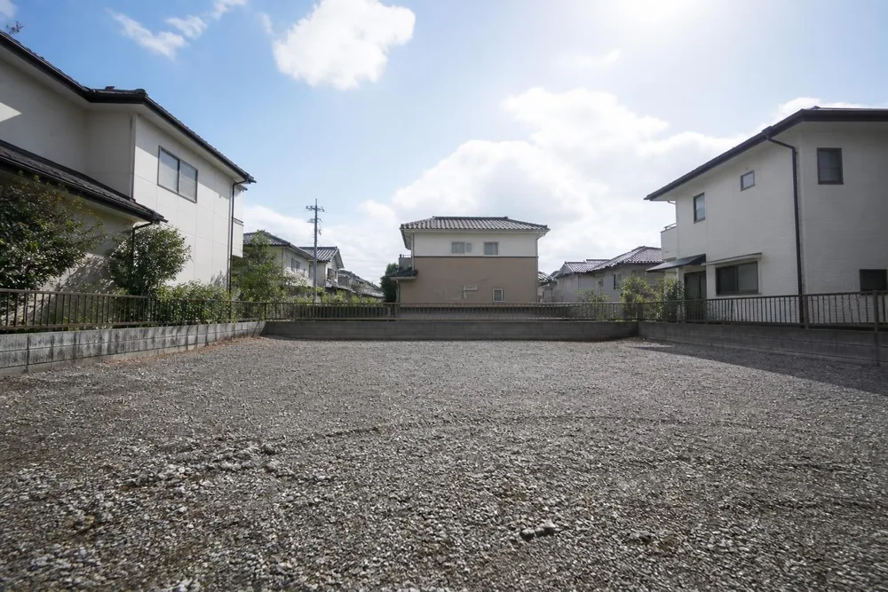 住宅街にある更地のイメージ